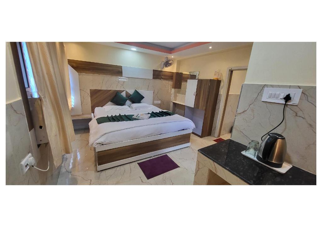 Deluxe Room at Hotel Jay Ho, Puri